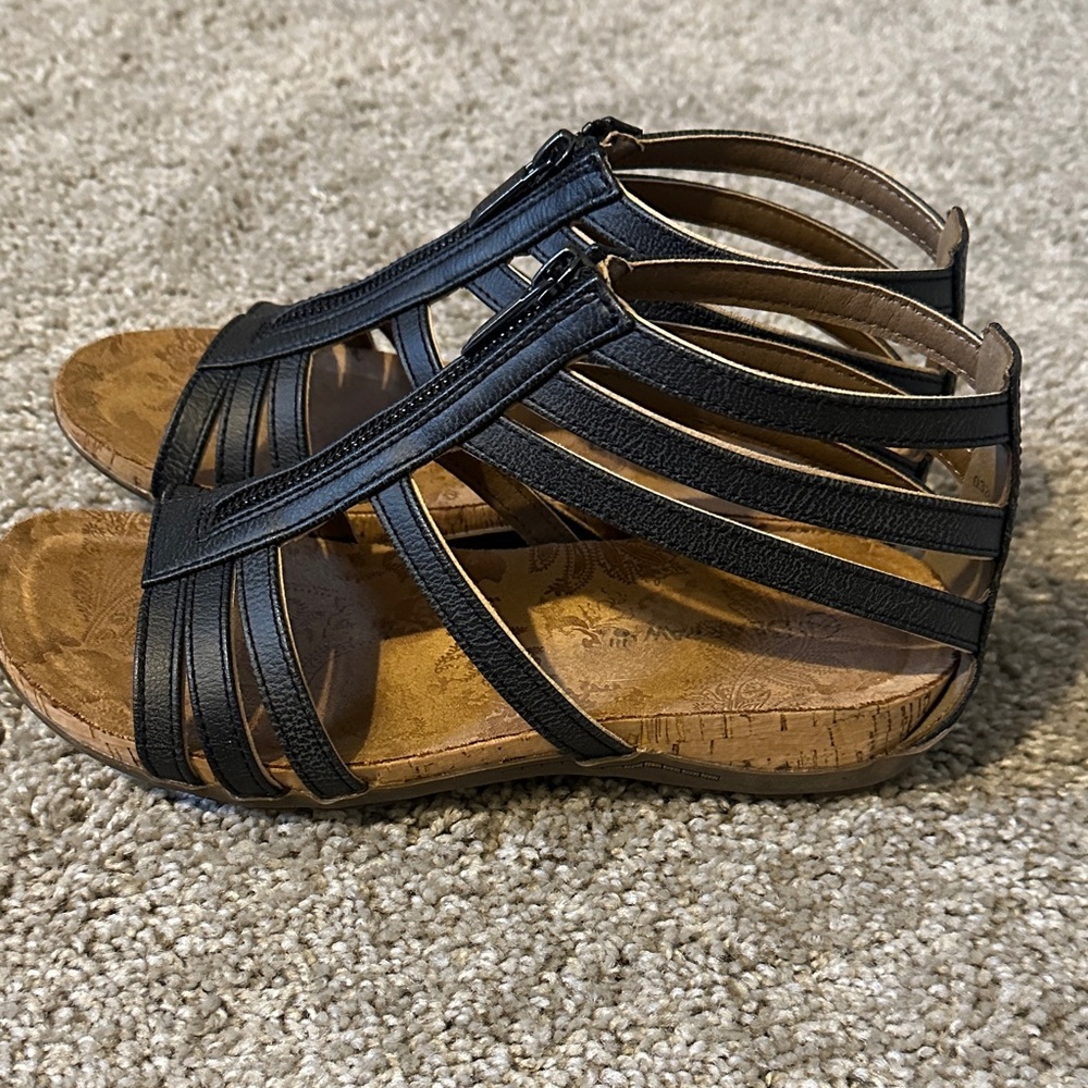 EUC BearPaw Black Strappy Sandals